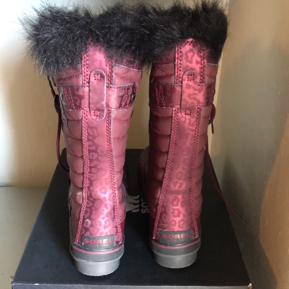 Sorel Tofino II snow boot. Rich wine color. Size 6.5. Like new - Picture 8 of 9